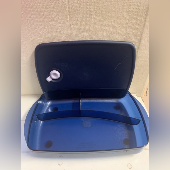 New Tupperware Vent 'N Serve® Large Rectangular Divided Dish Container. - Picture 5 of 6